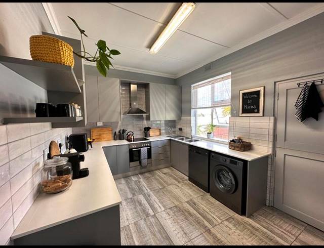 3 BEDROOM PROPERTY TO RENT IN MUIZENBERG